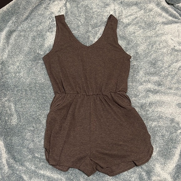 grey romper with pockets - Picture 1 of 2